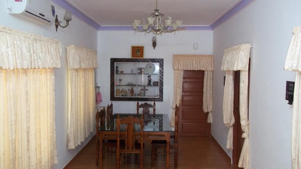 Aroma Home Stay Kochi Eksteriør billede